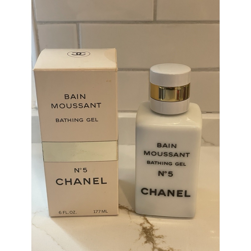 Vintage Chanel No 5 Bathing Gel Perfumed‎ 6 fl oz Milk Glass Bottle Full Box